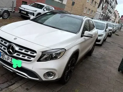Gebraucht Mercedes GLA250 211 PS (155 kW) 2019 Weiß SUV