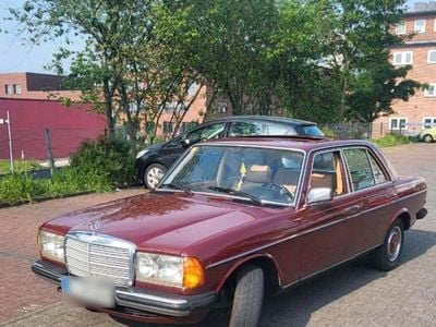 Gebraucht Mercedes 200 60 PS (44 kW) 1980 Rot Limousine