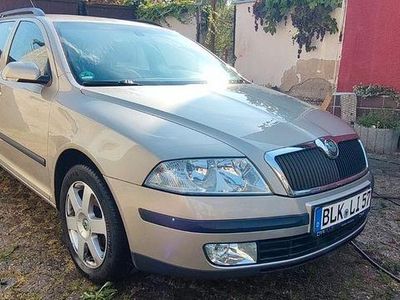 Gebraucht Skoda Octavia Ambiente 150 PS (110 kW) 2005 Gold Kombi