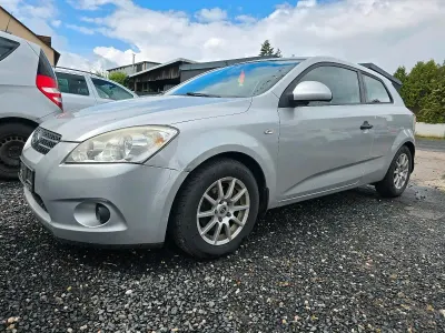 Gebraucht Kia Ceed 105 PS (77 kW) 2009 Silber Kleinwagen