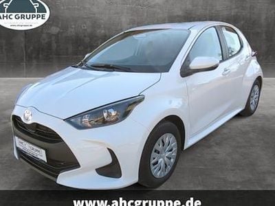 Neu Toyota Yaris Hybrid Business Edition 116 PS (85 kW) 2025 Weiß Limousine