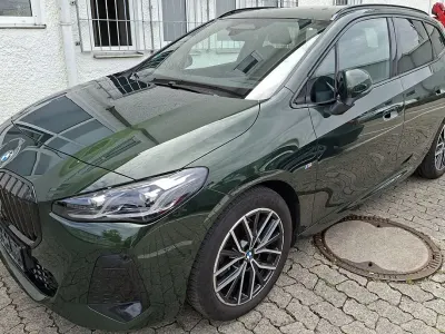 Gebraucht BMW 218 Active Tourer M Sport 136 PS (100 kW) 2024 Grün Van / Kleinbus