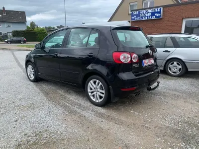 Gebraucht VW Golf VI Highline 122 PS (89 kW) 2011 Deep black perleffekt Kleinwagen