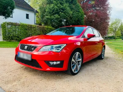 Używany Seat Leon FR Sport 122 KM (89 kW) 2014 Czerwony Sedan/Limuzyna