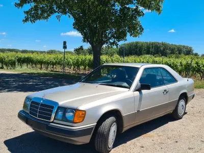 Gebraucht Mercedes 230 132 PS (97 kW) 1987 Silber Coupé