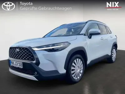 Gebraucht Toyota Corolla Cross Basis 197 PS (144 kW) 2024 Platinumweiß perleffekt SUV