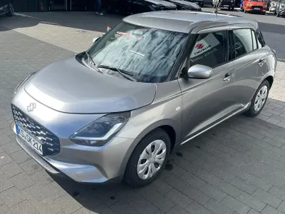 Neu Suzuki Swift Club 83 PS (61 kW) 2026 Grau Kleinwagen