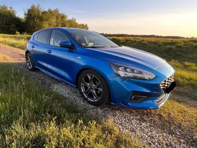 Używany Ford Focus ST-Line 125 KM (91 kW) 2018 Niebieski Sedan/Limuzyna