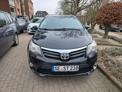 Gebraucht Toyota Avensis Lounge 124 PS (91 kW) 2014 Schwarz Kombi