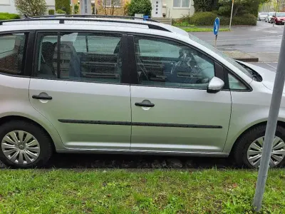 Gebraucht VW Touran Comfortline 105 PS (77 kW) 2012 Van / Kleinbus