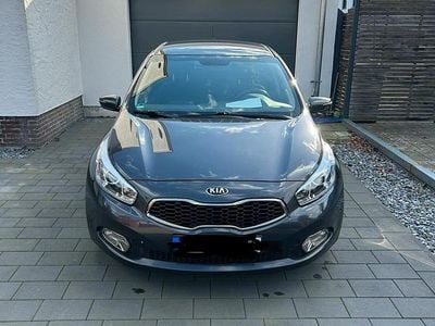 Gebraucht Kia Ceed 128 PS (94 kW) 2014 Grau Kleinwagen
