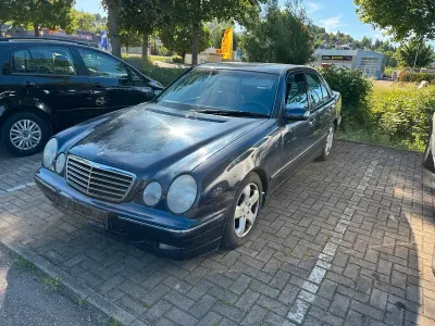 Gebraucht Mercedes E270 Avantgarde 167 PS (122 kW) 1998 Blau Limousine