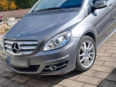 Gebraucht Mercedes B200 136 PS (100 kW) 2011 Grau Van / Kleinbus