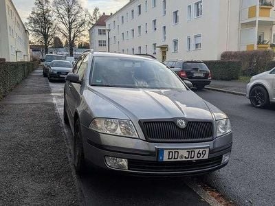 Grau Gebraucht 2007 Skoda Octavia Ambiente Kombi | 3.000 € (Etwas zu teuer)