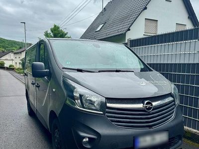 Gebraucht Opel Vivaro 109 PS (80 kW) 2015 Grau Van / Kleinbus