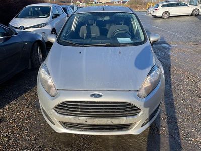 Silber Gebraucht 2013 Ford Fiesta Trend Limousine | 2.200 €