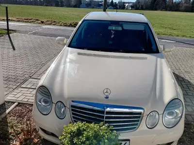 Gebraucht Mercedes E200 Classic 136 PS (100 kW) 2006 Gelb Limousine