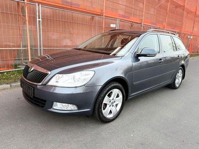 Gebraucht Skoda Octavia Ambition 105 PS (77 kW) 2012 Grau Kombi