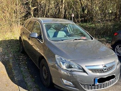Second-hand Opel Astra Innovation 140 CP (102 kW) 2011 Gri Break
