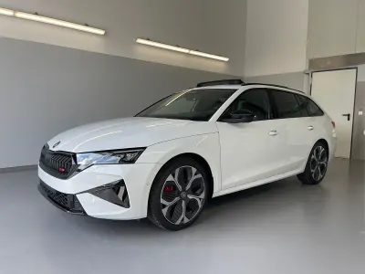 Neu Skoda Octavia RS 265 PS (194 kW) 2026 [2y2y] moon white perleffekt [2y2y] moon white perleffekt Kombi