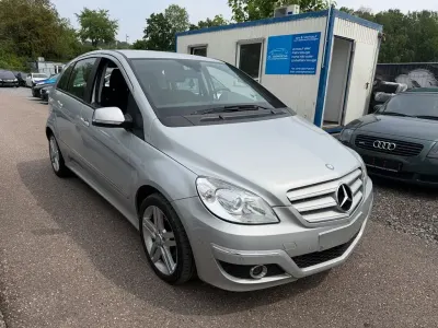 Gebraucht Mercedes B180 109 PS (80 kW) 2011 Silber Van / Kleinbus