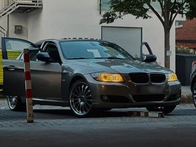 Gebraucht BMW 320 184 PS (135 kW) 2011 Gold Limousine
