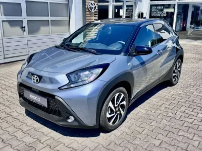Neu Toyota Aygo X 72 PS (52 kW) 2025 Celestite grey metallic / ni SUV
