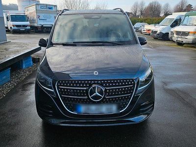 Schwarz Gebraucht 2024 Mercedes V300 AMG Van / Kleinbus | 79.000 € (Fairer Preis)