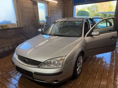 Second-hand Ford Mondeo 125 CP (91 kW) 2003 Argintiu Berlinǎ