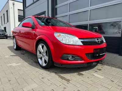 Gebraucht Opel Astra Cabriolet 140 PS (102 kW) 2010 Rot Cabrio