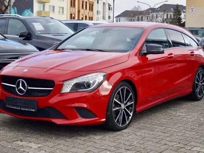Gebraucht Mercedes CLA200 Shooting Brake Urban 136 PS (100 kW) 2015 Rot Kombi