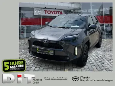 Gebraucht Toyota Yaris Hybrid Team 116 PS (85 kW) 2022 Grey (metallic) SUV