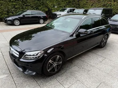Gebraucht Mercedes C180 Avantgarde 122 PS (89 kW) 2019 Schwarz Limousine