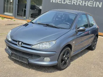 Gebraucht Peugeot 206 109 PS (80 kW) 2006 Eisengrau/metalliclackierung Kleinwagen