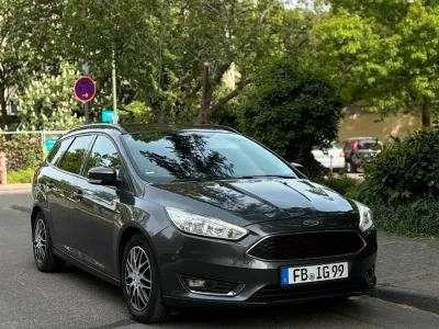 Gebraucht Ford Focus 120 PS (88 kW) 2014 Grau Kombi