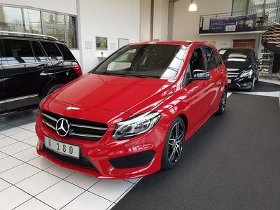 Gebraucht Mercedes B180 AMG 122 PS (89 kW) 2015 Rot Van / Kleinbus
