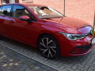 Gebraucht VW Golf VIII Style 150 PS (110 kW) 2022 Rot Limousine