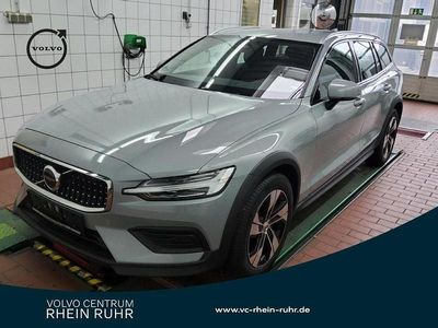 Gebraucht Volvo V60 CC Plus 196 PS (144 kW) 2024 Grau vapour grey / metallic Kombi