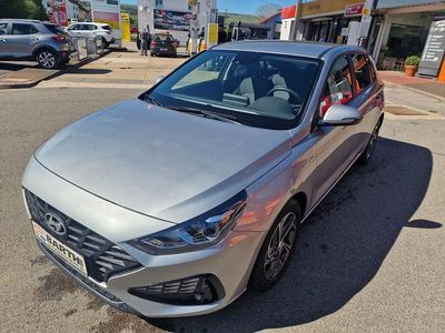 Usado Hyundai i30 Select 120 HP (88 kW) 2022 Prateado Sedan