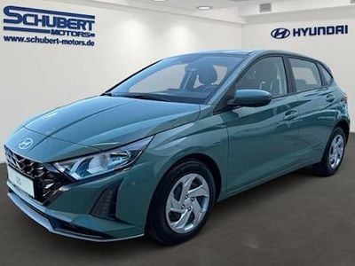 Neu Hyundai i20 Select 100 PS (73 kW) 2025 Grün Limousine