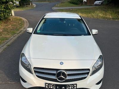 Gebraucht Mercedes A180 122 PS (89 kW) 2014 Weiß Limousine