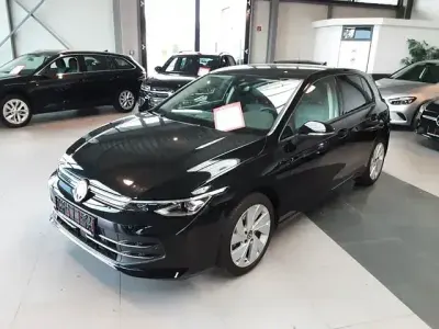 Gebraucht VW Golf VIII Goal 150 PS (110 kW) 2025 Mythos black (metallic) Limousine