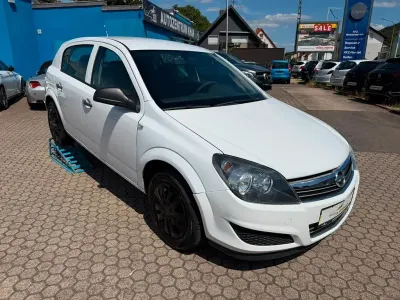 Gebraucht Opel Astra Selection 90 PS (66 kW) 2009 Weiß Limousine