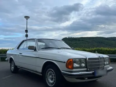 Gebraucht Mercedes 230 109 PS (80 kW) 1979 Weiß Coupé