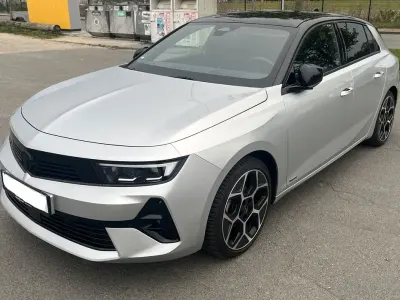 Second-hand Opel Astra Ultimate 131 CP (96 kW) 2023 Argintiu Hatchback
