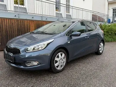 Gebraucht Kia Ceed FIFA World Cup Edition 135 PS (99 kW) 2014 Blau Kleinwagen