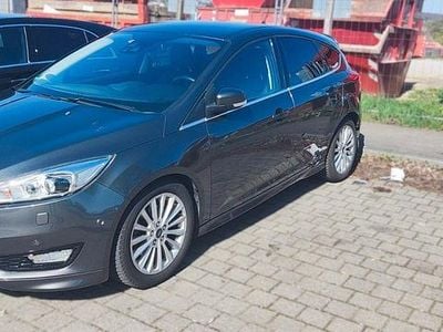 Usata Ford Focus Titanium 182 CV (133 kW) 2015 Grigio Station wagon