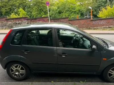 Gebraucht Ford Fiesta 2004 Grau Kleinwagen