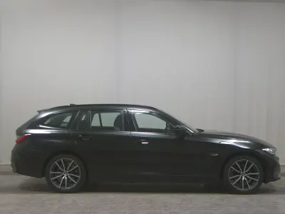 Gebraucht BMW 330 184 PS (135 kW) 2023 Schwarz Kombi