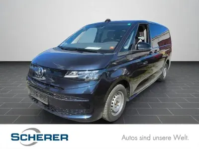 Gebraucht VW Multivan Basis 150 PS (110 kW) 2023 Starlight blue metallic (metallic) Van / Kleinbus